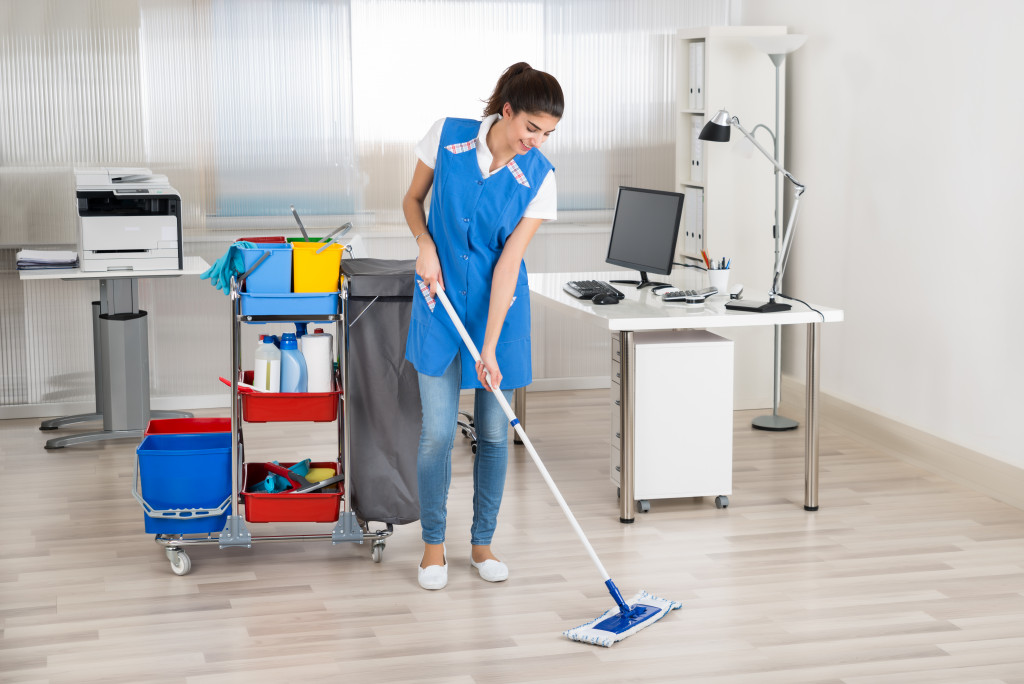woman doing office cleaning services